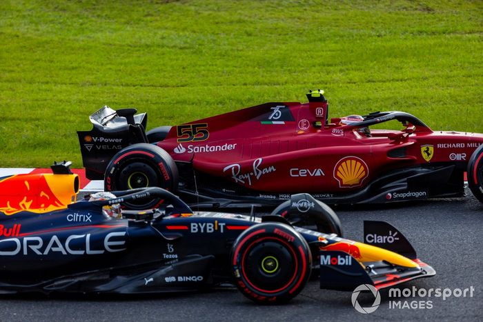 Carlos Sainz, Ferrari F1-75, Max Verstappen, Red Bull Racing RB18