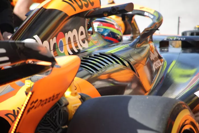 McLaren MCL38 detalle
