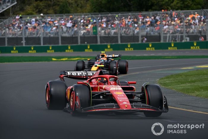 Carlos Sainz, Ferrari SF-24, Sergio Pérez, Red Bull Racing RB20