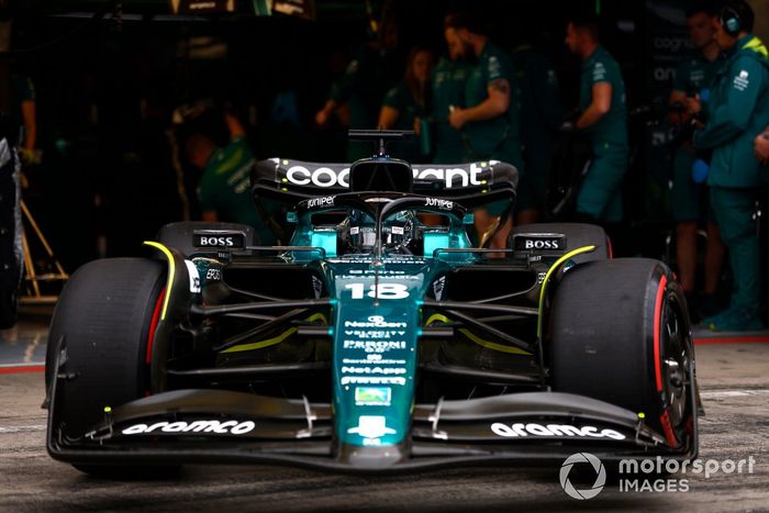 Lance Stroll, Aston Martin AMR23, sale del garaje