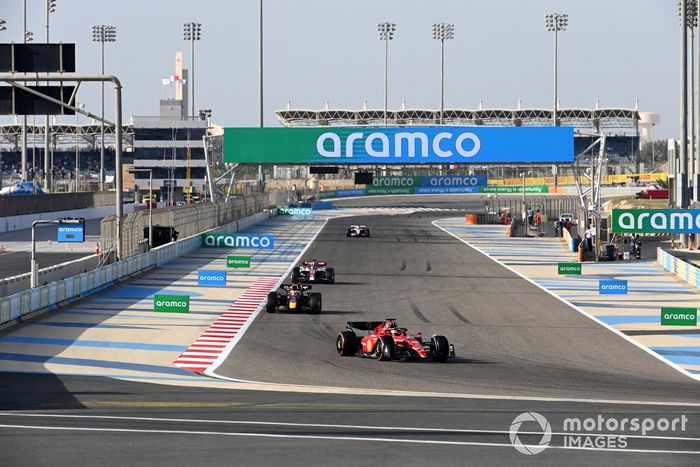 Charles Leclerc, Ferrari F1-75, Max Verstappen, Red Bull Racing RB18, Valtteri Bottas, Alfa Romeo C42