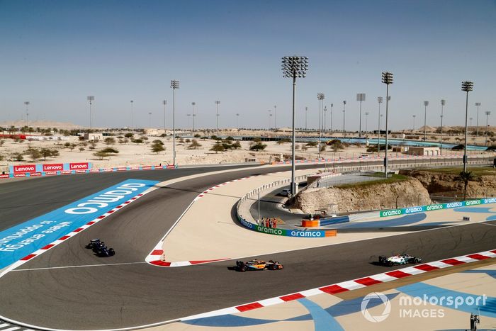 Lewis Hamilton, Mercedes W13 Daniel Ricciardo, McLaren MCL36 Alex Albon, Williams FW44 