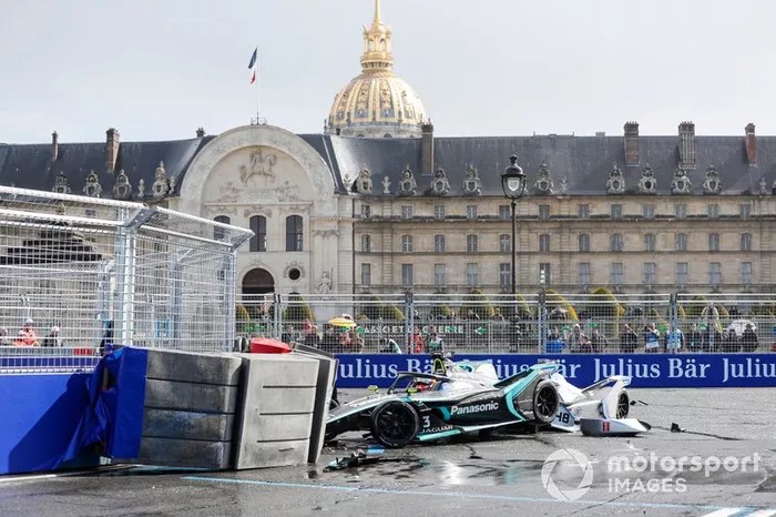 Alex Lynn, Panasonic Jaguar Racing, Jaguar I-Type 3, choca con la barrera Edoardo Mortara Venturi Formula E, Venturi VFE05