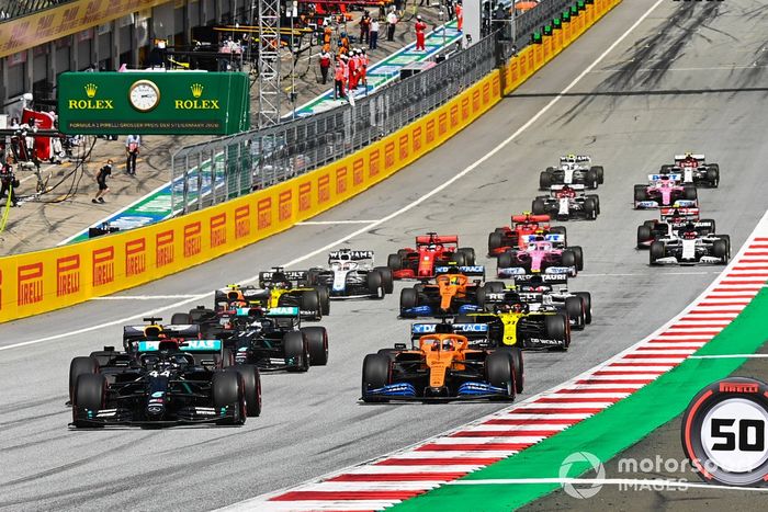 Lewis Hamilton, Mercedes F1 W11 EQ Performance, Max Verstappen, Red Bull Racing RB16, Carlos Sainz Jr., McLaren MCL35 Valtteri Bottas, Mercedes F1 W11 EQ Performance al inicio