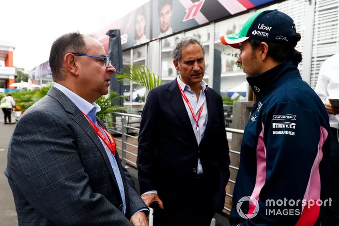 Federico Gonzalez Compean, Director General de CIE y Alejandro Soberón Kuri, CEO de CIE con Sergio Pérez, Racing Point