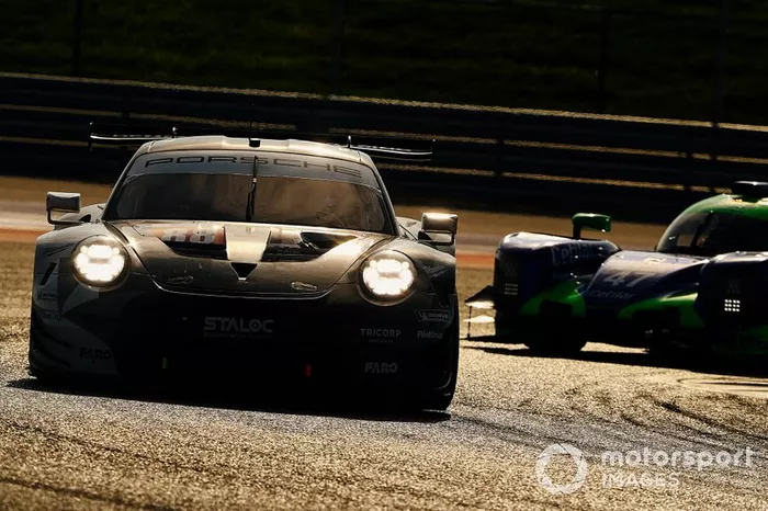 #88 Proton Competition Porsche 911 RSR: Bret Curtis / Adrien De Leener / Thomas Preining 