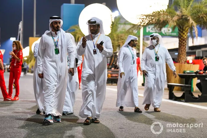 Dignatarios en el paddock