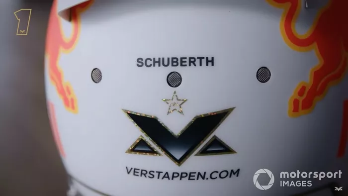 El casco de Max Verstappen para la temporada 2022.
