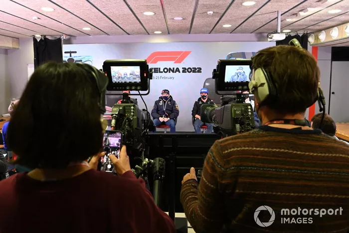 Max Verstappen, Red Bull Racing, Fernando Alonso, Alpine F1 Team, en la rueda de prensa