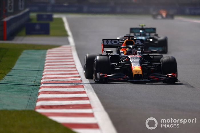 Max Verstappen, Red Bull Racing RB16B 