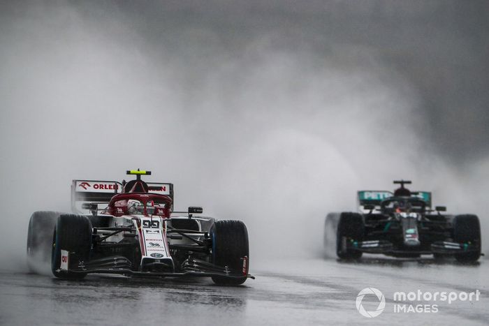 Antonio Giovinazzi, Alfa Romeo Racing C39, Lewis Hamilton, Mercedes F1 W11