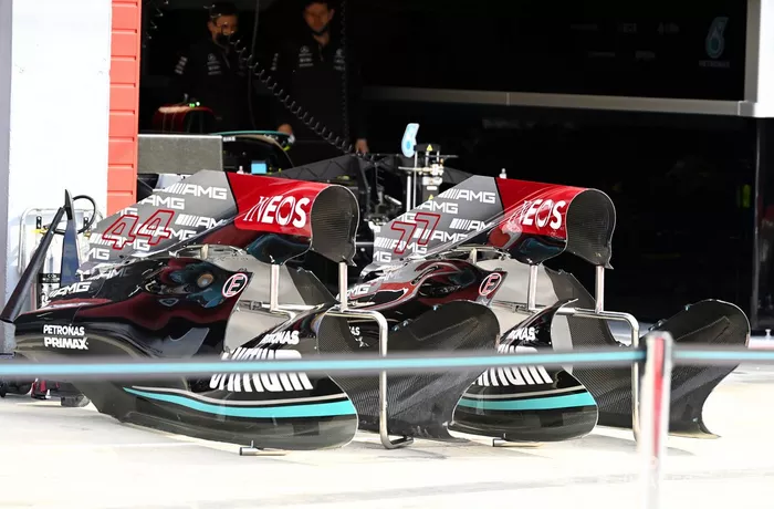Capó motor del Mercedes W12