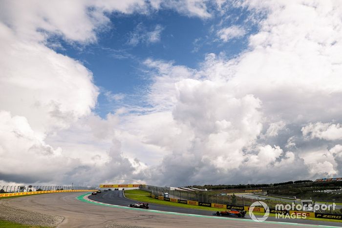 Kimi Raikkonen, Alfa Romeo Racing C39, Lando Norris, McLaren MCL35