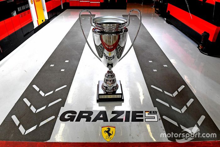 El trofeo de Ferrari para Sebastian Vettel, Ferrari