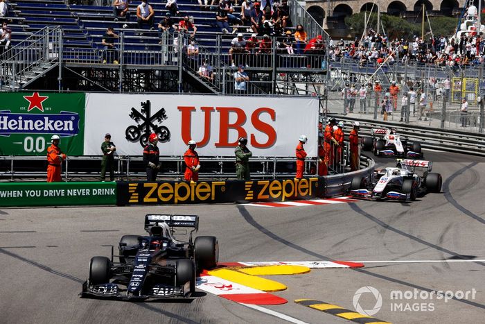 Yuki Tsunoda, AlphaTauri AT02, Mick Schumacher, Haas VF-21, Nikita Mazepin, Haas VF-21