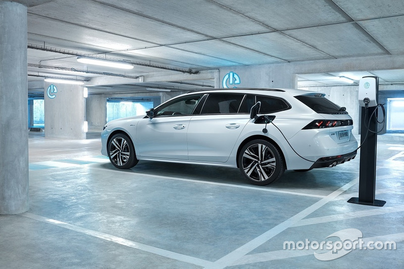 Peugeot 508 з агрегатом Plug-in Hybrid