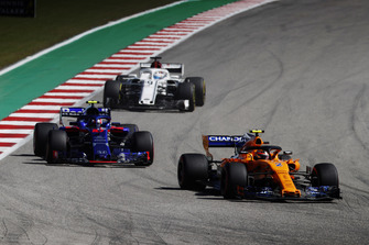 Stoffel Vandoorne, McLaren MCL33, leads Pierre Gasly, Scuderia Toro Rosso STR13, and Marcus Ericsson, Sauber C37