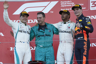 Yarış galibi Lewis Hamilton, Mercedes AMG F1 ve Valtteri Bottas, Mercedes AMG F1 ve Max Verstappen, Red Bull Racing RB14