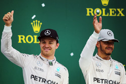 Подіум (зліва направо): друге місце Ніко Росберга, Mercedes AMG F1, разом із товаришем по команді та