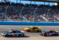 Kevin Harvick, Stewart-Haas Racing Chevrolet, Joey Logano, Team Penske Ford, Denny Hamlin, Joe Gibbs Racing Toyota