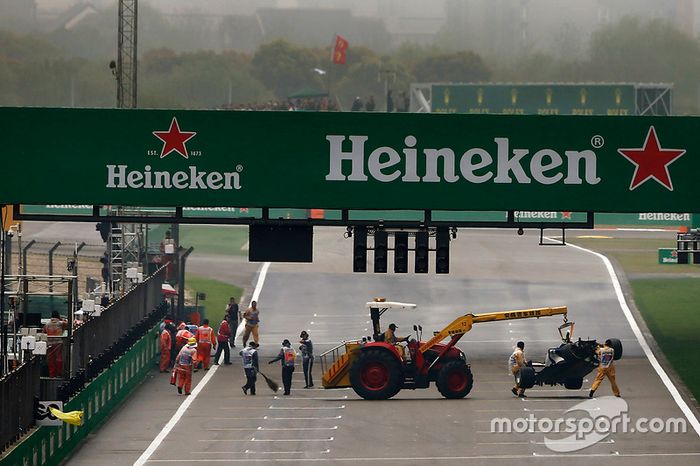 Los comisarios retiran el Sauber de Antonio Giovinazzi