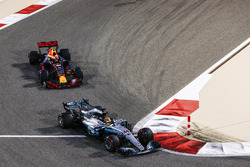 Lewis Hamilton, Mercedes AMG F1 W08, Max Verstappen, Red Bull Racing RB13
