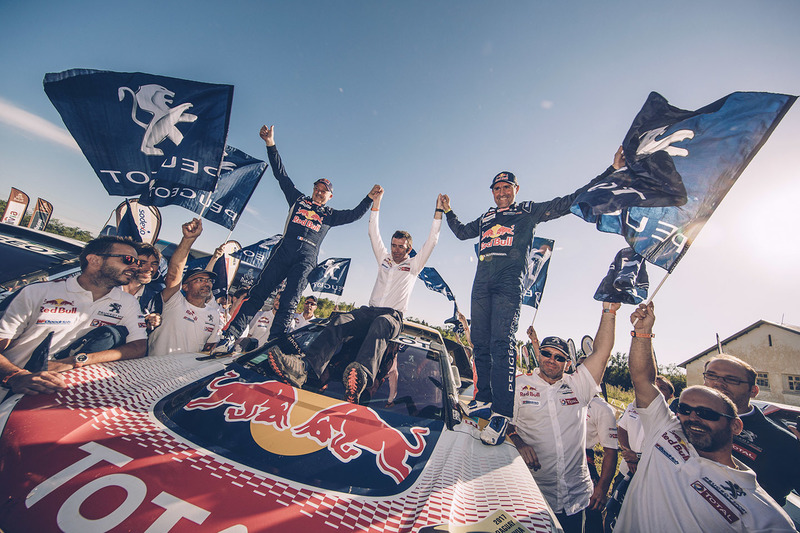 Les vainqueurs Stéphane Peterhansel, Jean-Paul Cottret, Peugeot Sport avec Bruno Famin