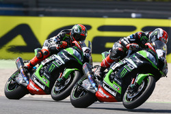 Jonathan Rea, Kawasaki Racing; Tom Sykes, Kawasaki Racing