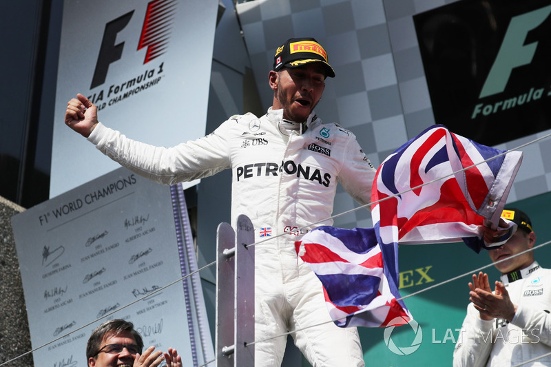 Podio: ganador de la carrera Lewis Hamilton, Mercedes AMG F1