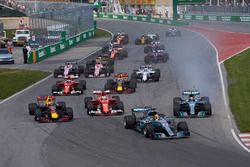 Lewis Hamilton, Mercedes AMG F1 W08, Valtteri Bottas, Mercedes AMG F1 W08, lead the field away at th