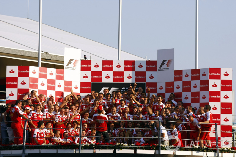 Race winner Fernando Alonso, Ferrari F10, and the Ferrari team celebrate a home victory