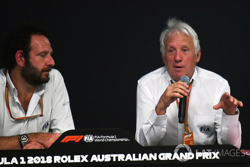 Charlie Whiting, FIA Delegesi, Matteo Bonciani, FIA Medya Delegesi, basın toplantısında
