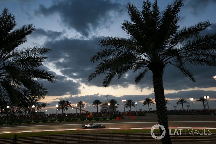 Lewis Hamilton, Mercedes F1 W08