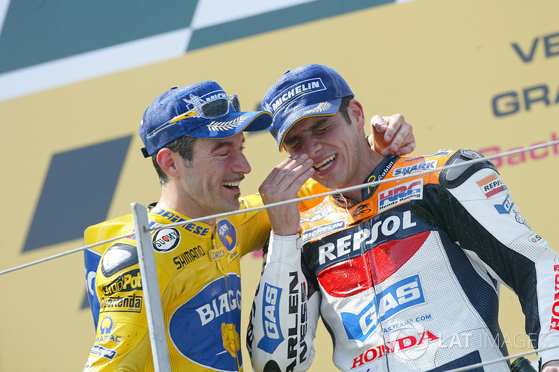 1. Max Biaggi, Pons Honda; 2. Alex Barros, Repsol Honda Team