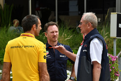 Christian Horner, Red Bull Racing Teambaas, Dr Helmut Marko, Red Bull Motorsport Consultant and Cyril Abiteboul, Renault Sport F1 teambaas