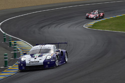 #91 Porsche GT Team Porsche 911 RSR: Ріхард Літц, Джанмарія Бруні, Фредерік Маковєцкі