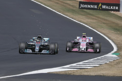 Lewis Hamilton, Mercedes-AMG F1 W09 overtakes Esteban Ocon, Force India VJM11