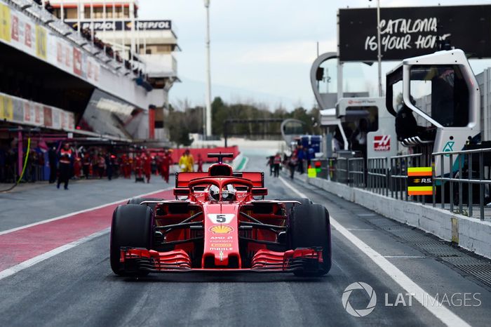 Jo Bauer, FIA Technical Delegate watches Sebastian Vettel, Ferrari SF71H in pit lane
