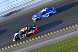 William Byron, Hendrick Motorsports,AXALTA Chevrolet Camaro, Kyle Larson, Chip Ganassi Racing Chevrolet Camaro