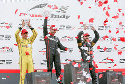 Podium: Sieger Will Power, Team Penske, Chevrolet, 2. Platz, Helio Castroneves, Team Penske, Chevrol