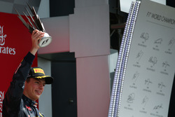 Podio: tercer lugar Max Verstappen, Red Bull Racing RB12