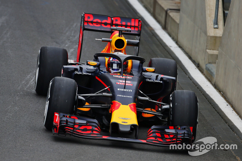 Pierre Gasly, pilote de réserve Red Bull Racing, teste le système Halo sur la RB12