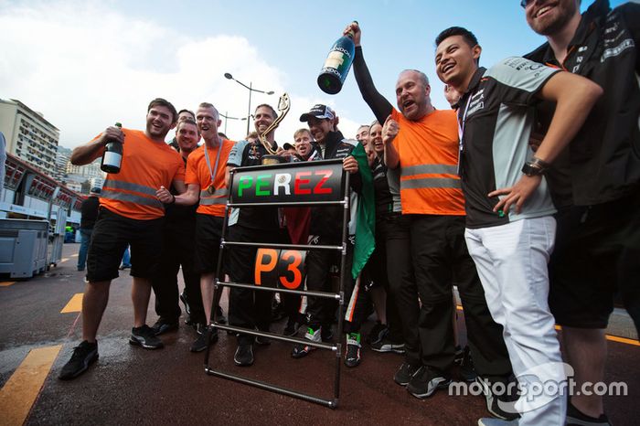 Sergio Pérez, Sahara Force India F1 celebra su tercera posición con el equipo