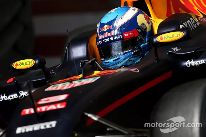 Com isso, Ricciardo segue invicto na batalha interna da Red Bull, já que...