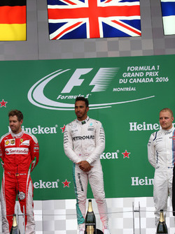 1° Lewis Hamilton, Mercedes AMG F1 W07 , 2° Sebastian Vettel, Scuderia Ferrari SF16-H e 3° Valtteri