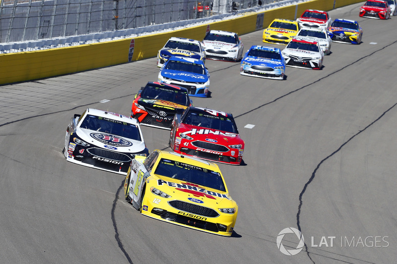 Ryan Blaney, Team Penske, Ford Fusion Menards / Pennzoil and Kevin Harvick, Stewart-Haas Racing, For