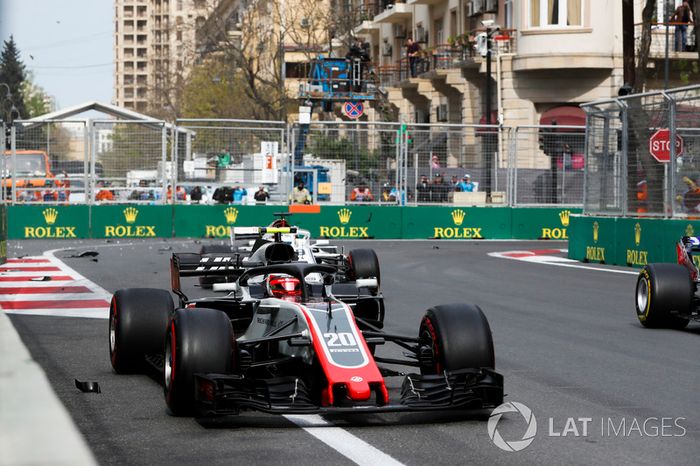 Kevin Magnussen, Haas F1 Team VF-18 Ferrari, Marcus Ericsson, Sauber C37 Ferrari