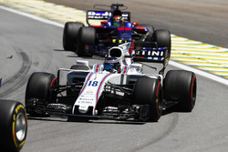 Лэнс Стролл, Williams FW40, и Брендон Хартли, Scuderia Toro Rosso STR12