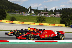 Даніель Ріккардо, Red Bull Racing RB14, Кімі Райкконен, Ferrari SF71H
