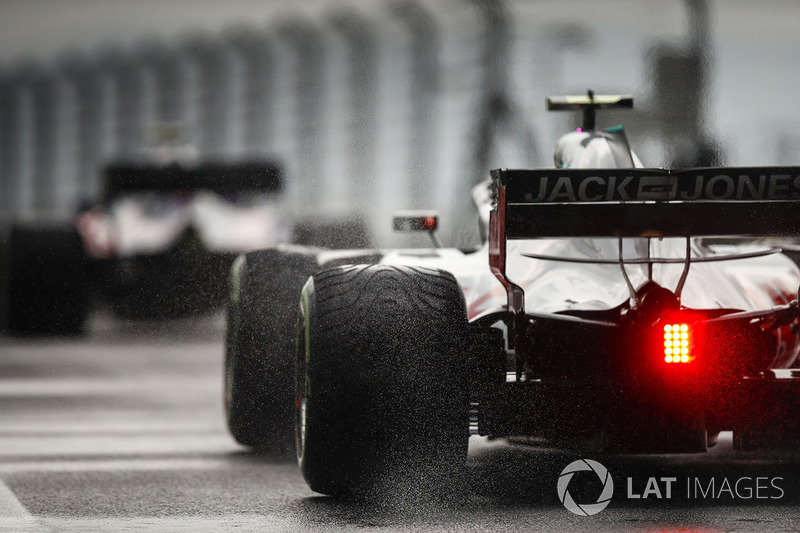 Romain Grosjean, Haas F1 Team VF-18 en pneus intermédiaires
